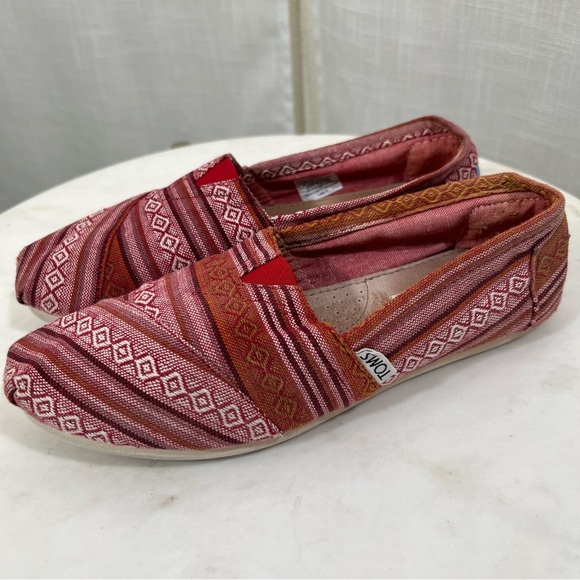 TOMS Red Aztec Patterned Slip-On Shoes Size 6.5 - Picture 3 of 11